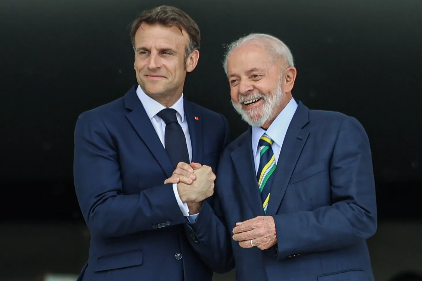 Brasília (DF) 28/03/2024 - O presidente Luiz Inácio Lula da Silva (d), participa da cerimônia oficial de chegada do Presidente da República Francesa, Emmanuel Macron (e), no Palácio do Planalto.
Foto: Fabio Charles Pozzebom/Agência Brasil
