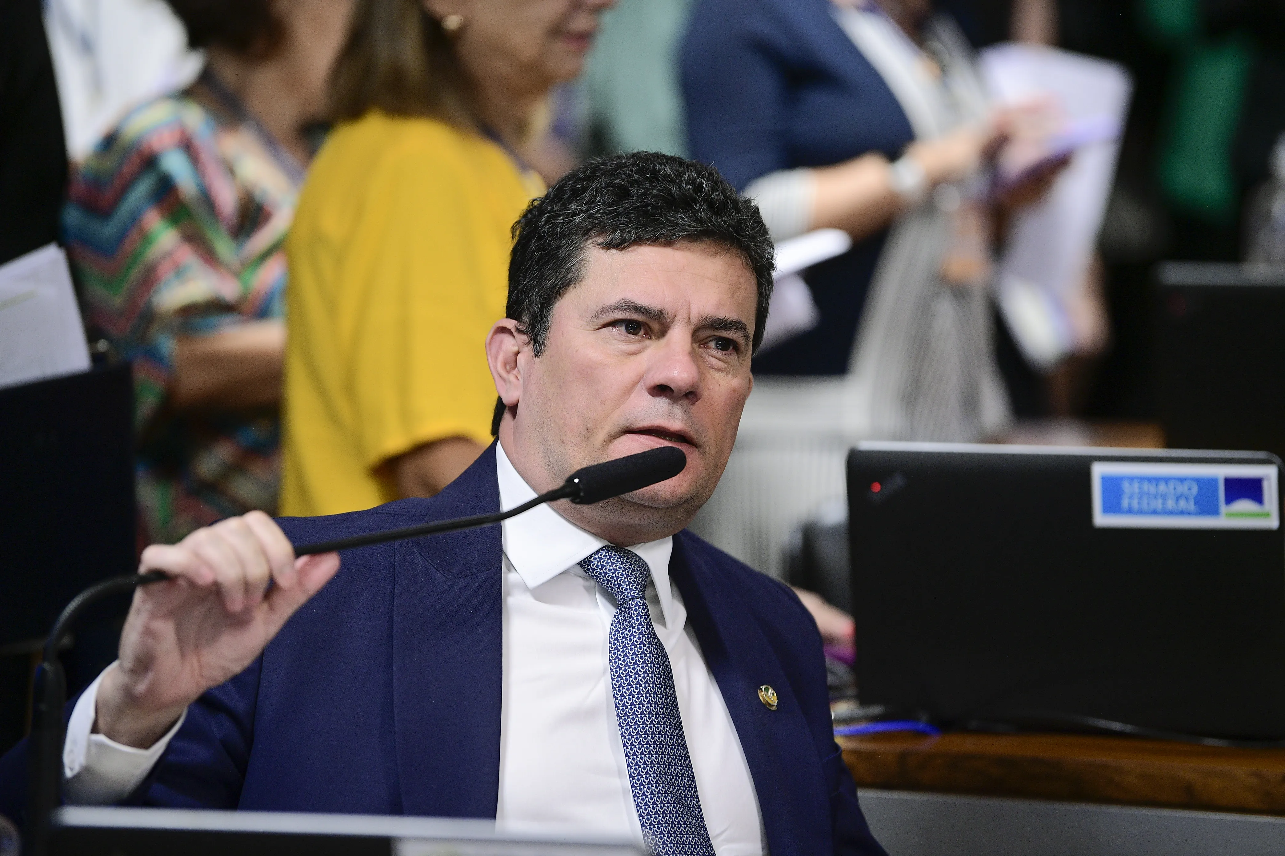 Comissão de Assuntos Econômicos (CAE) realiza reunião deliberativa com 09 itens. Entre eles, o PL 4.643/2020, que acrescenta o art. 12-A à Lei nº 8.987, de 13 de fevereiro de 1995 para incluir os cartões de crédito e débito como meio de pagamento de tarifas de pedágios em rodovias federais. 

Em pronunciamento, à bancada, senador Sergio Moro (União-PR).

Foto: Pedro França/Agência Senado