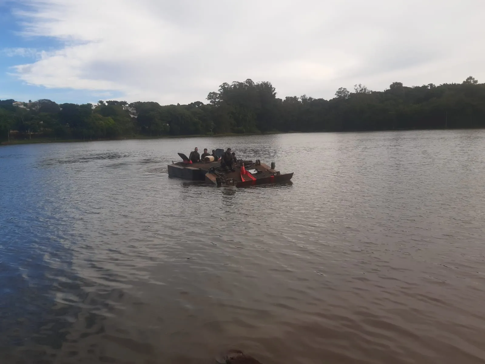 O treinamento acontece no lago Jaboti.