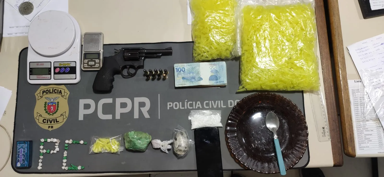 Armas, drogas e munições foram apreendidas pela Polícia Civil
