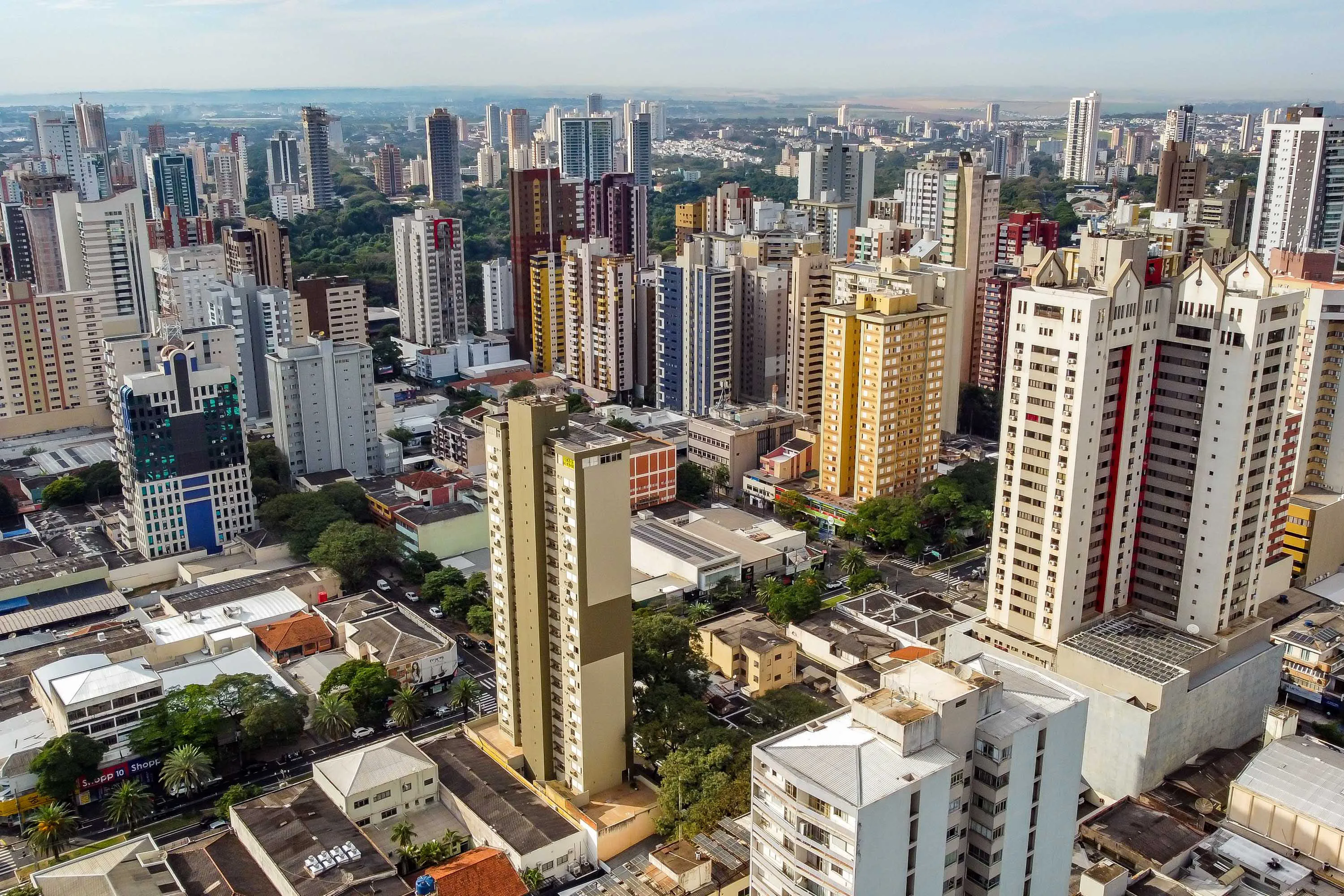 Maringá, 27 de julho de 2023 - Área central de Maringá, cidade da região Norte Central do Paraná.
