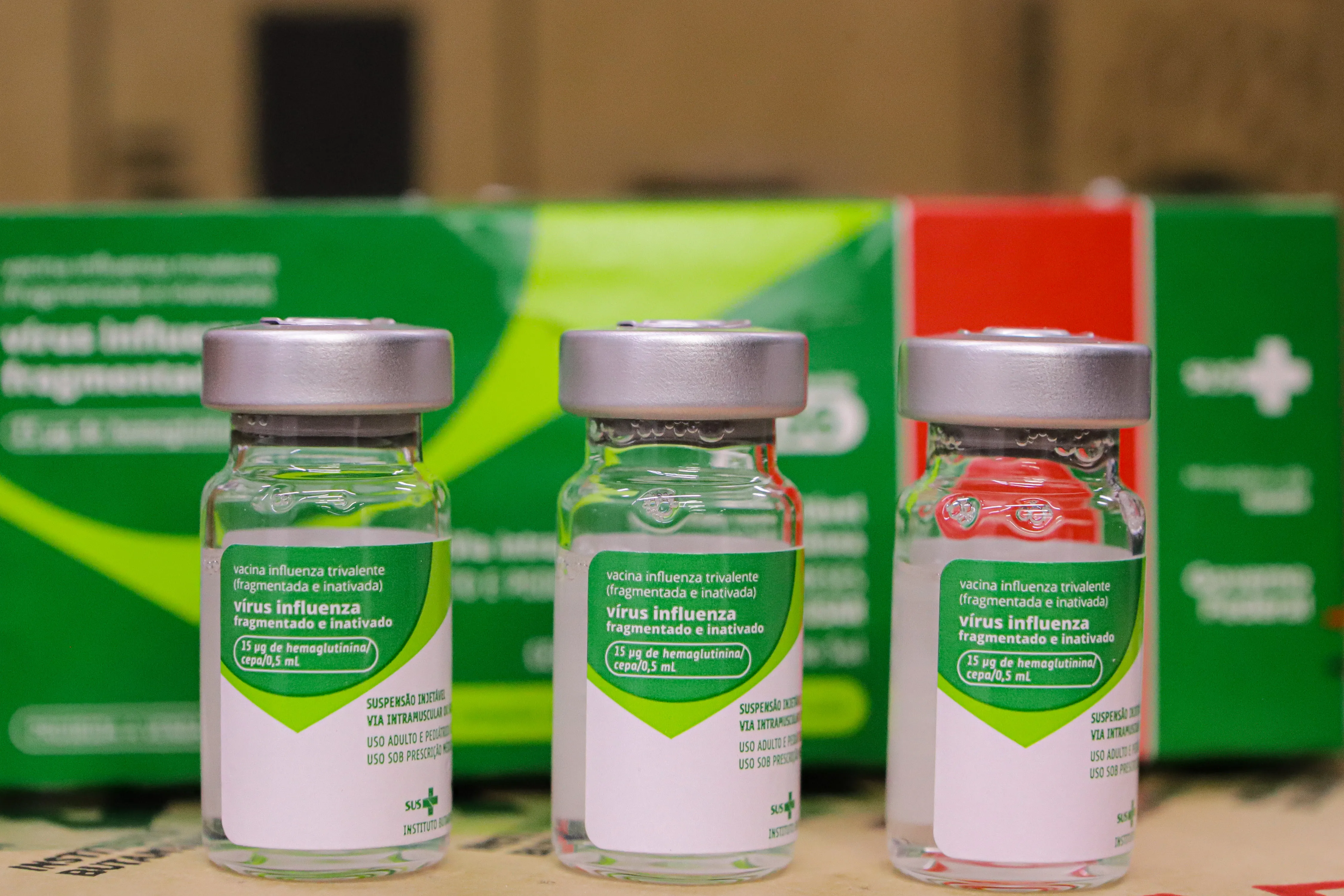 Curitiba, 22 de março de 2023 - O Centro de Medicamentos do Paraná (Cemepar) recebe doses da vacina contra a Influenza.
