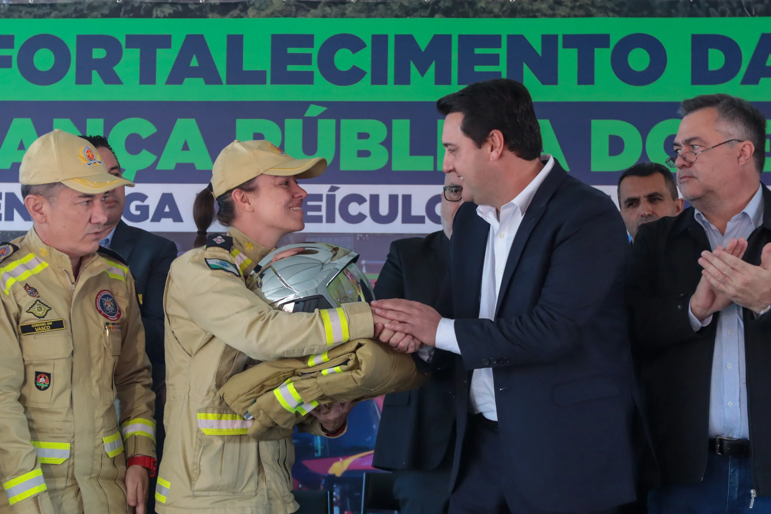O governador Carlos Massa Ratinho Junior entrega nesta segunda-feira (03) veículos, barco e Equipamentos de Proteção Individual (EPIs) para a Secretaria de Segurança Pública do Paraná.  - 03/06/2024 - Foto: Geraldo Bubniak/AEN