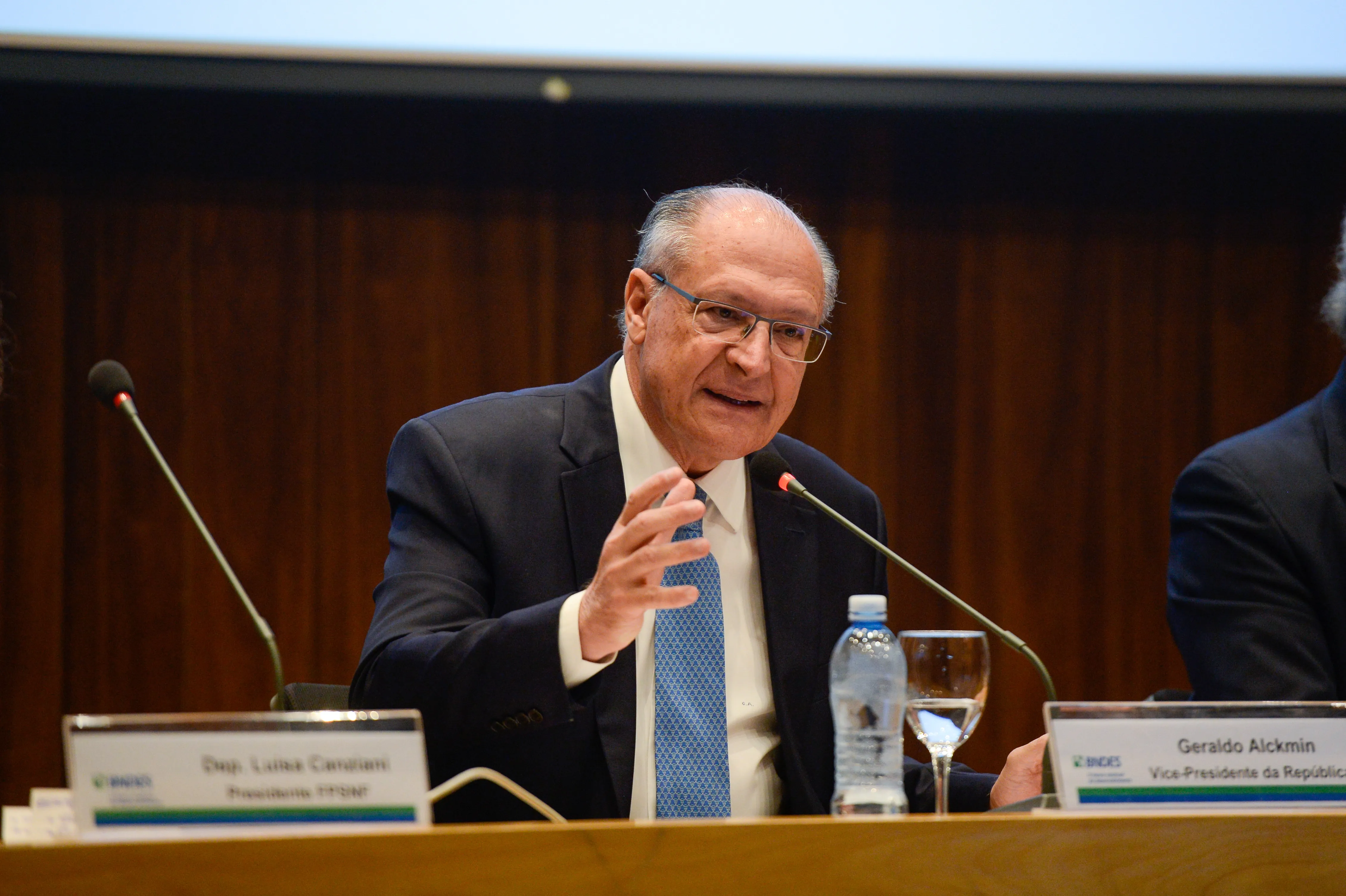 Rio de Janeiro (RJ), 25/04/2024 – O vice-presidente da República e ministro do Desenvolvimento, Indústria, Comércio e Serviços, Geraldo Alckmin, durante abertura do Fórum de Debate para o Desenvolvimento, na sede do Banco Nacional de Desenvolvimento Econômico e Social (BNDES), no centro do Rio de Janeiro. Foto: Tomaz Silva/Agência Brasil