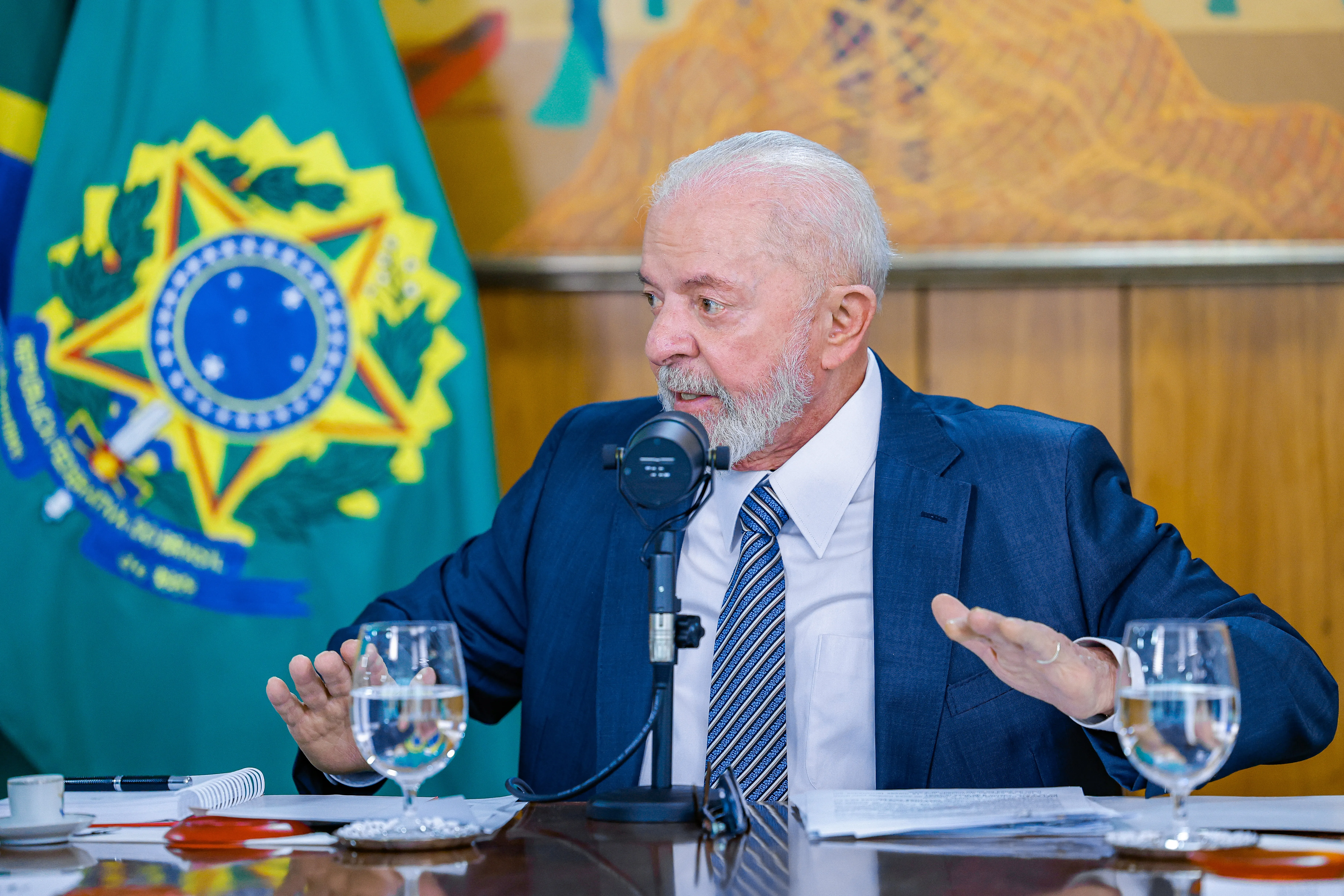 26.06.2024 - Presidente da República, Luiz Inácio Lula da Silva, durante entrevista aos jornalistas Leonardo Sakamoto e Carla Araújo, do UOL, no Palácio do Planalto. Brasília - DF.  Foto: Ricardo Stuckert / PR
