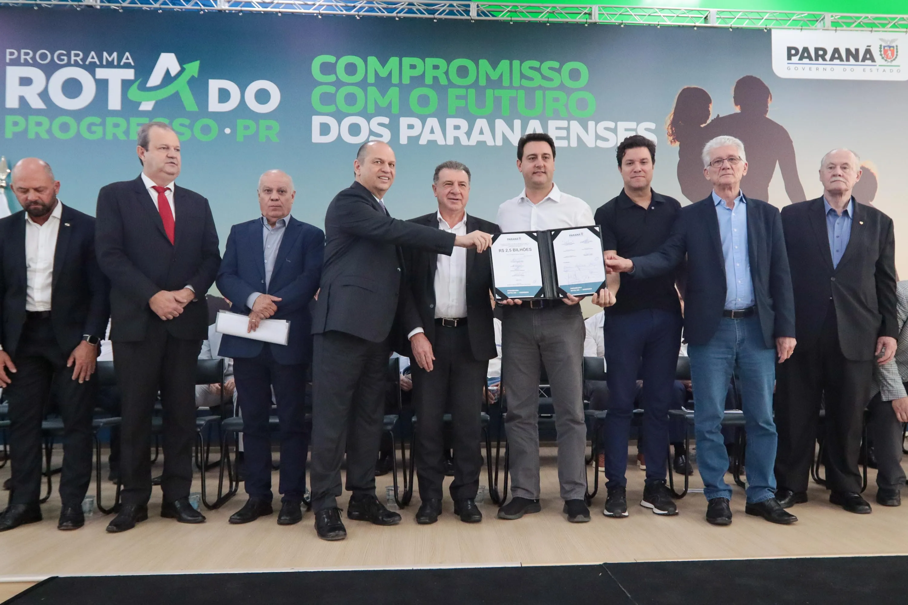 O governador Carlos Massa Ratinho Junior participa nesta quarta-feira (19),  do lançamento Programa Rota do Progresso  no Palácio Iguaçu.