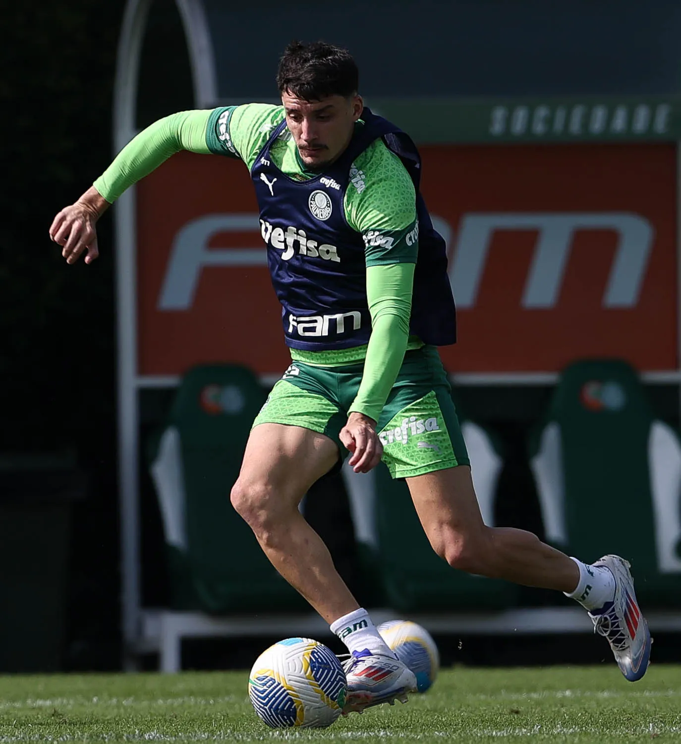 O jogador Joaquín Piquerez, da SE Palmeiras, durante treinamento, na Academia de Futebol. (Foto: Cesar Greco/Palmeiras/by Canon)