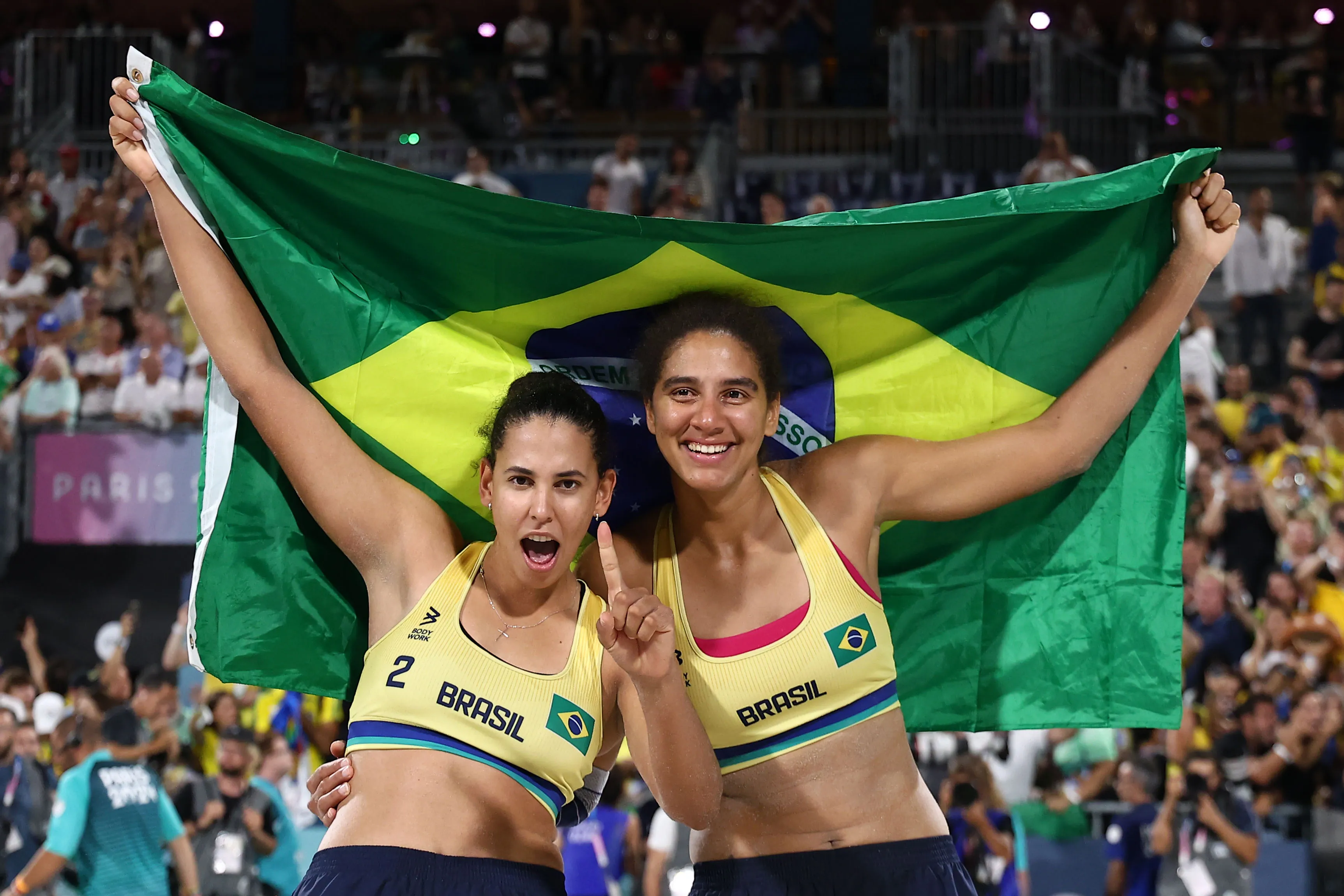 2024.08.09 - Jogos Olímpicos Paris 2024 -  Vôlei de praia feminino - A dupla brasileira Duda e Ana Patricia e vencem as canadenses Melissa e Brandie e conquistam a medalha de ouro. Foto: Luiza Moraes/COB.