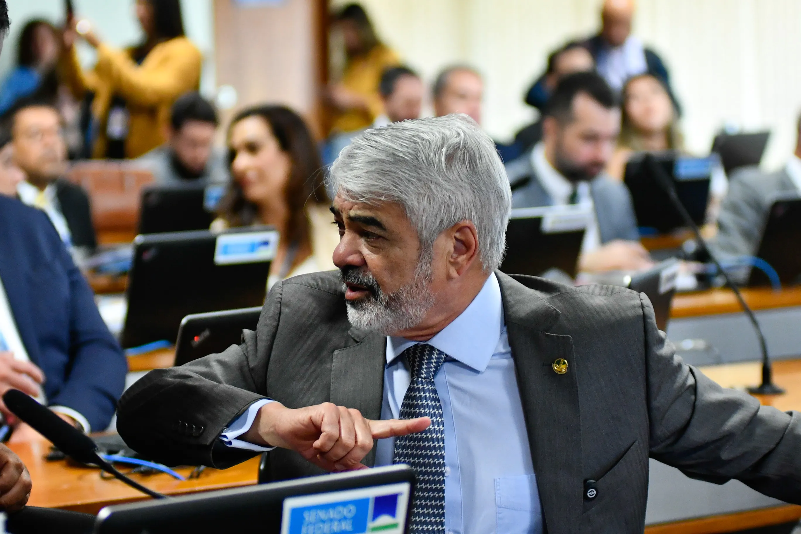 Comissão de Constituição, Justiça e Cidadania (CCJ) realiza reunião com 6 itens. Entre eles, o PL 1.505/2022, que estabelece os mecanismos de estímulo ao desenvolvimento e fortalecimento do Complexo Econômico e Industrial da Saúde brasileiro no âmbito da Política Nacional de Inovação Tecnológica em Saúde e dá outras providências. 

À bancada, senador Humberto Costa (PT-PE). 

Foto: Geraldo Magela/Agência Senado