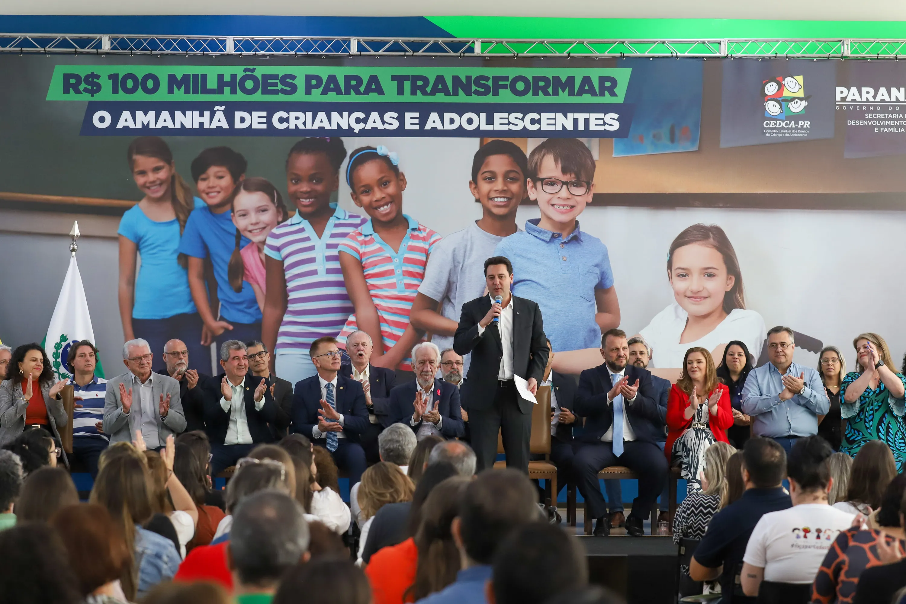 O governador Carlos Massa Ratinho Junior assina nesta quinta-feira (24), às 9h, a  autorização de abertura de edital no valor de R$ 100 milhões, recursos oriundos do Fundo Estadual para Infância e Adolescência do Paraná