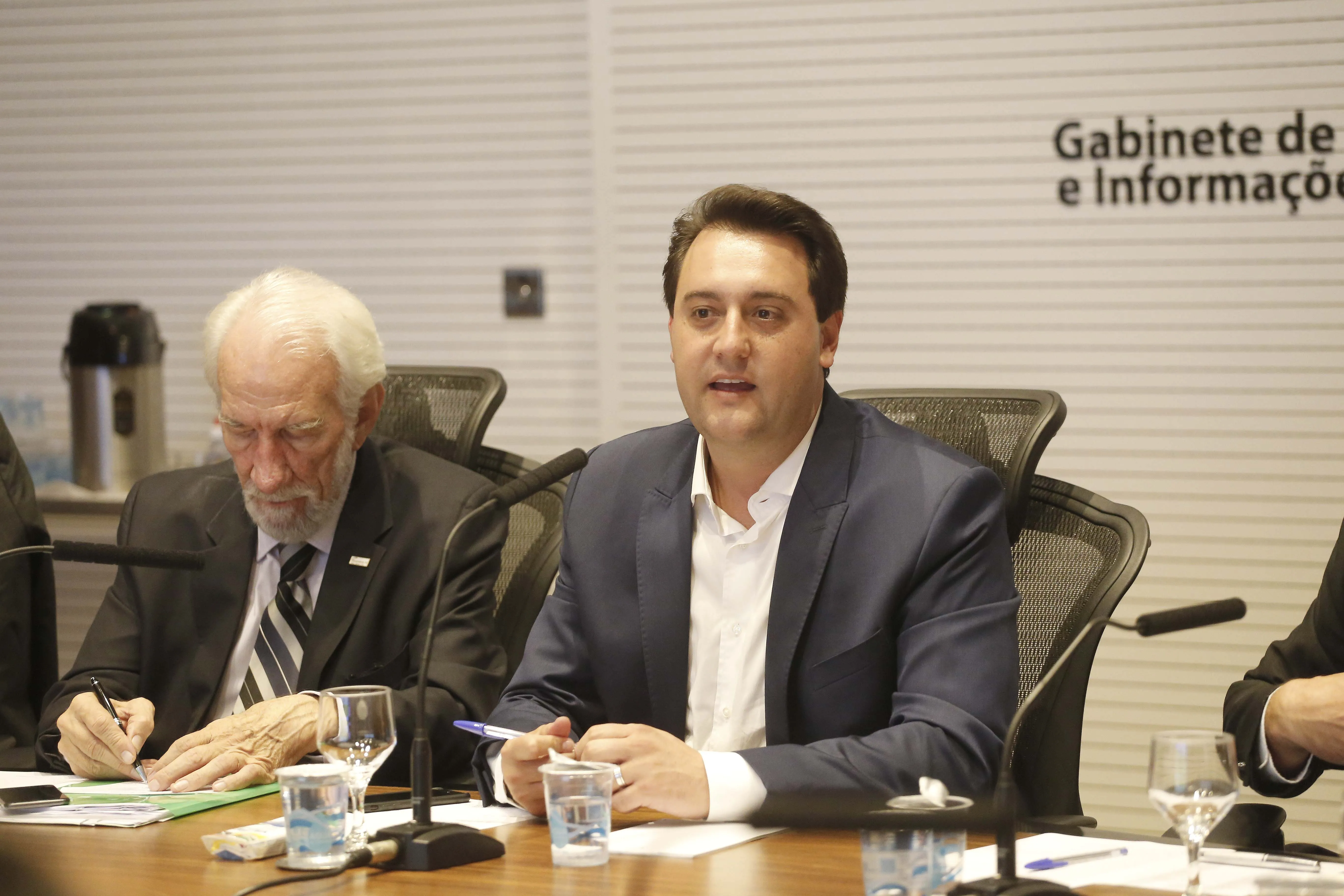 O governador Carlos Massa Ratinho Júnior reuniu-se com seus secretários, nesta terça-feira (08) e anunciou novas medidas administrativas. 
Curitiba, 08-01-2019.
Foto: Arnaldo Alves / ANPr.