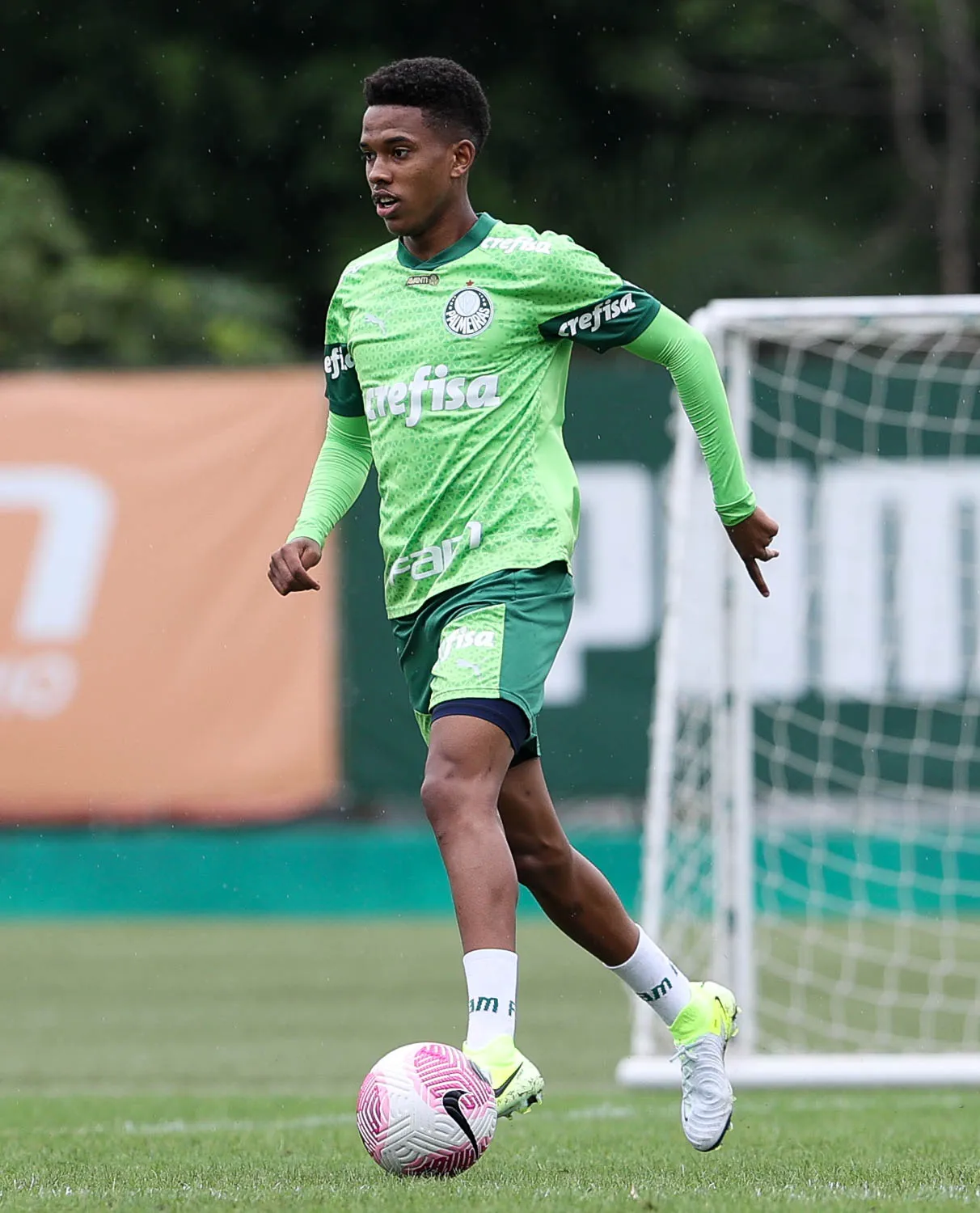 O jogador Estêvão, da SE Palmeiras, durante treinamento, na Academia de Futebol. (Foto: Cesar Greco/Palmeiras/by Canon)