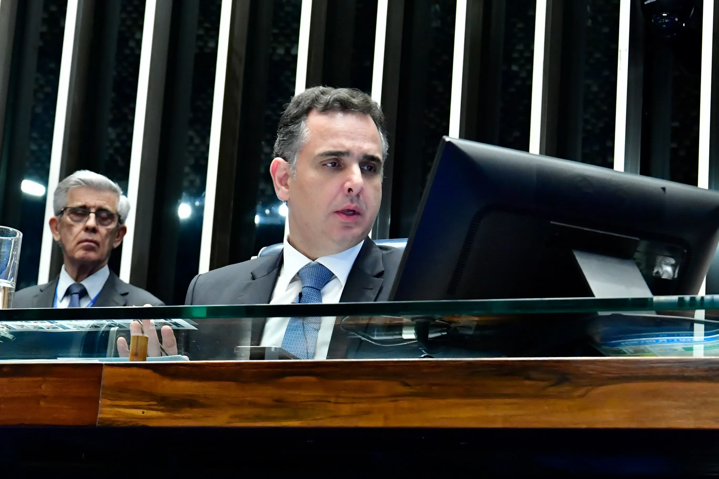 Plenário do Senado Federal durante sessão deliberativa ordinária. Ordem do dia. 

Na pauta, apreciação de autoridade sabatinada pela Comissão de Assuntos Econômicos (CAE) e dos demais itens constantes da pauta publicada pela Secretaria-Geral da Mesa. 

Mesa: 
presidente do Senado Federal, senador Rodrigo Pacheco (PSD-MG).

Foto: Waldemir Barreto/Agência Senado