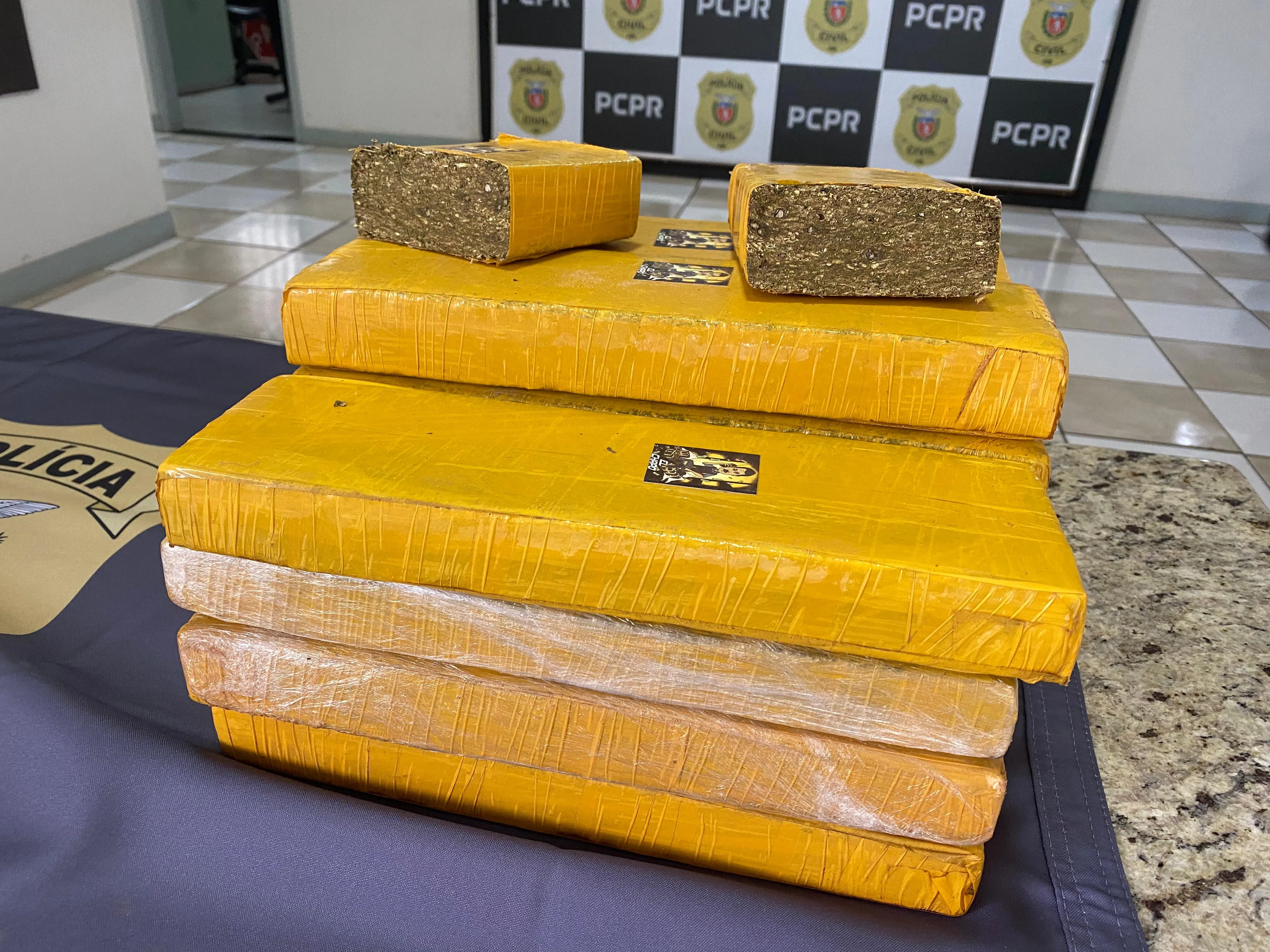 19kg de maconha apreendidos em "cofre" do tráfico