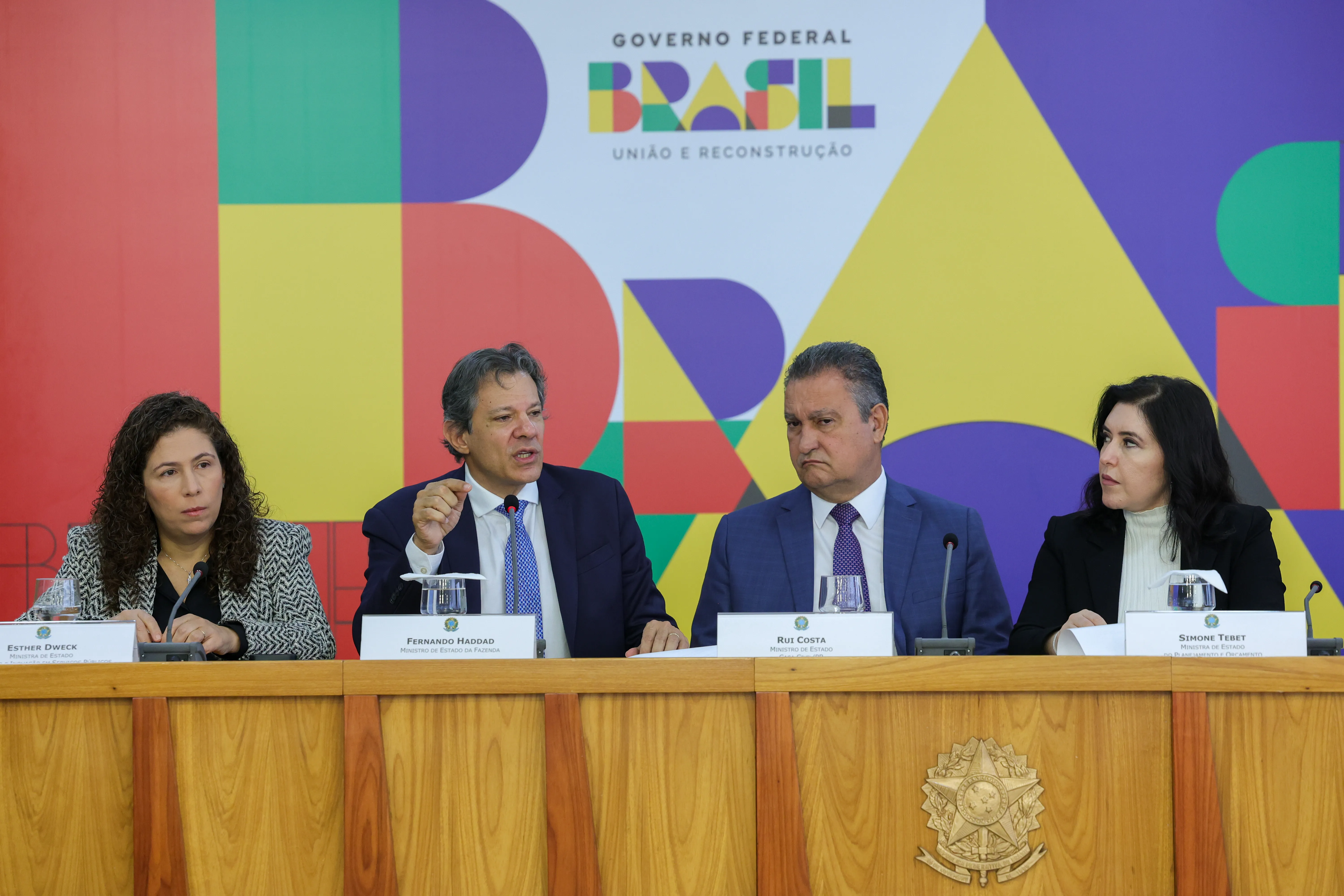 Brasília (DF) 28/11/2024 Os ministros, Esther Dweck (Gestão), Fernando Haddad (Fazenda), Rui Costa (Casa Civil), Simone Tebet (Planejamento), durante coletiva para explicar o pacote de corte gastos do governo Foto: Fabio Rodrigues-Pozzebom/ Agência Brasil