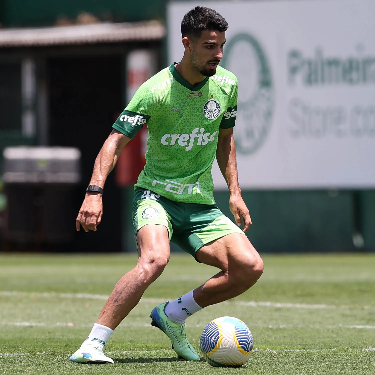 O jogador Flaco López, da SE Palmeiras, durante treinamento, na Academia de Futebol. (Foto: Cesar Greco/Palmeiras/by Canon)
