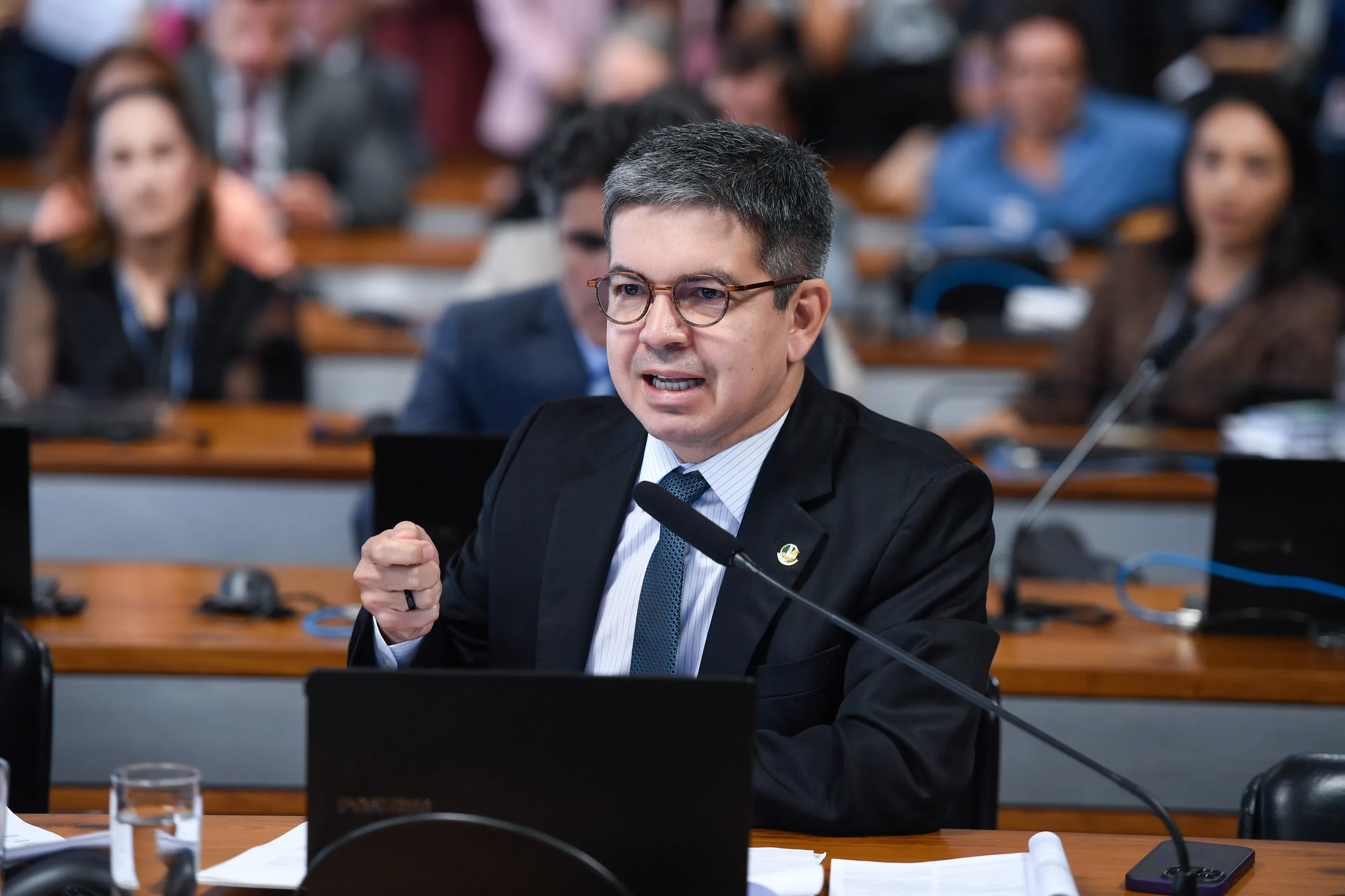 Comissão Temporária Interna sobre Inteligência Artificial no Brasil (CTIA) realiza reunião com 1 item, o PL 2.338/2023, que dispõe sobre o uso da Inteligência Artificial.

Em pronunciamento, à bancada, senador Randolfe Rodrigues (PT-AP).

Foto: Edilson Rodrigues/Agência Senado