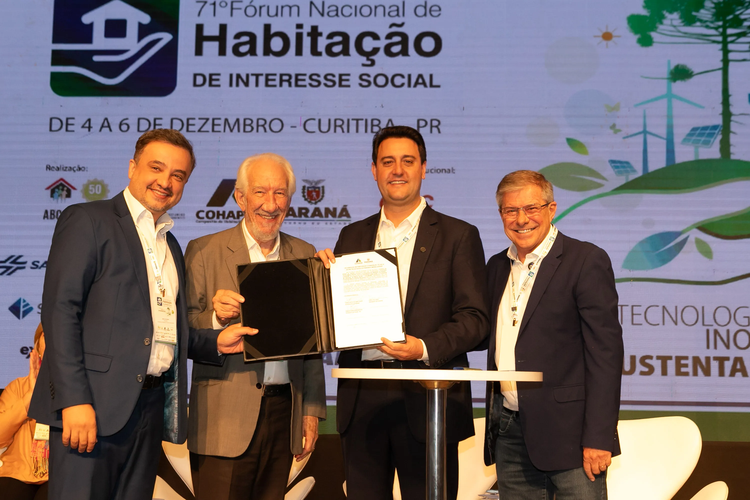 Curitiba, 04 de dezembro de 2024 - O governador Carlos Massa Ratinho Junior participa da abertura do 71º Fórum Nacional de Habitação de Interesse Social