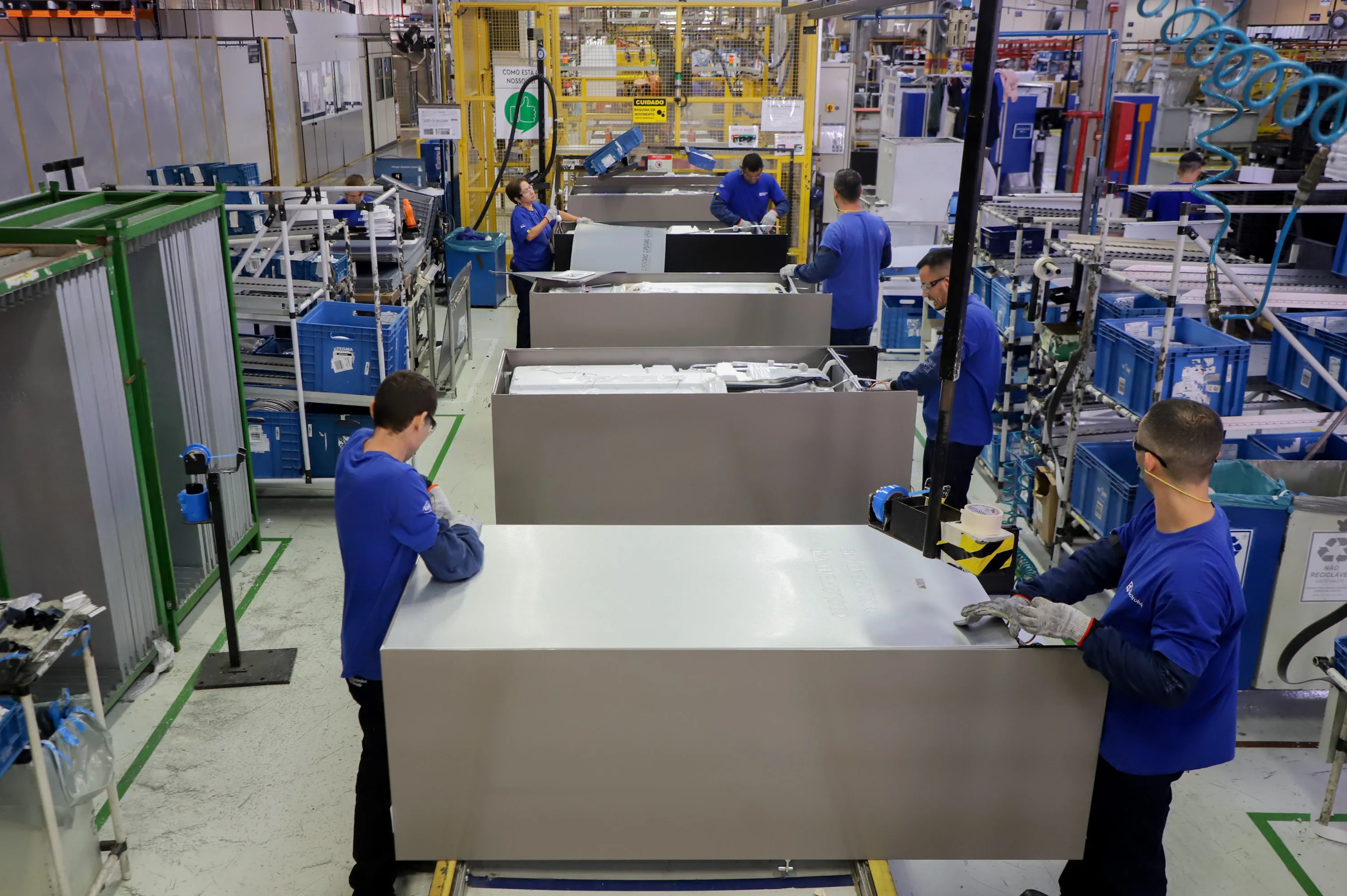 Produção de eletrodomésticos na fábrica da Electrolux em Curitiba: multinacional sueca vai expandir produção com nova planta em São José dos Pinhais.