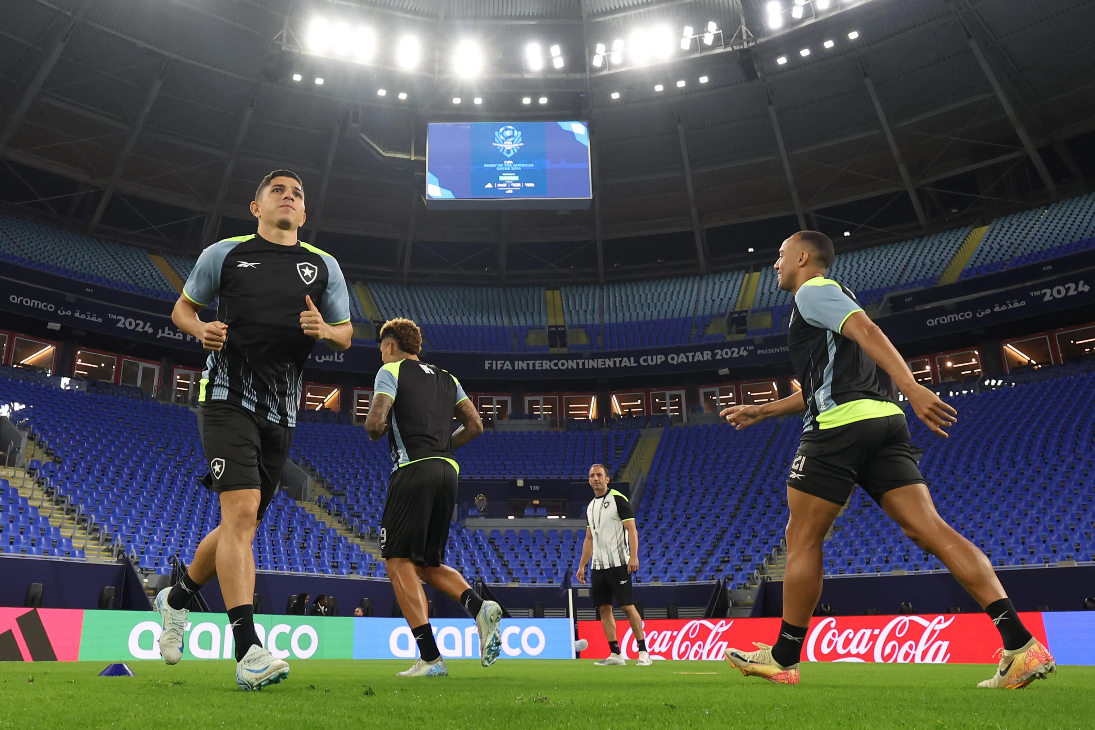 Savarino. Treino do Botafogo no Estadio 974 Stadium. 10 de Dezembro de 2024, Doha, Qatar. Foto: Vitor Silva/Botafogo. 
Imagem protegida pela Lei do Direito Autoral Nº 9.610, DE 19 DE FEVEREIRO DE 1998. Sendo proibido qualquer uso comercial, remunerado e manipulacao/alteracao da obra.