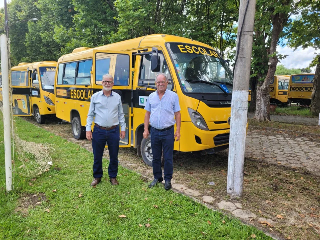 A aquisição faz parte de um investimento estadual que beneficia 97 municípios, com um total de 113 novos ônibus escolares, fortalecendo o transporte escolar em diversas regiões do Paraná.