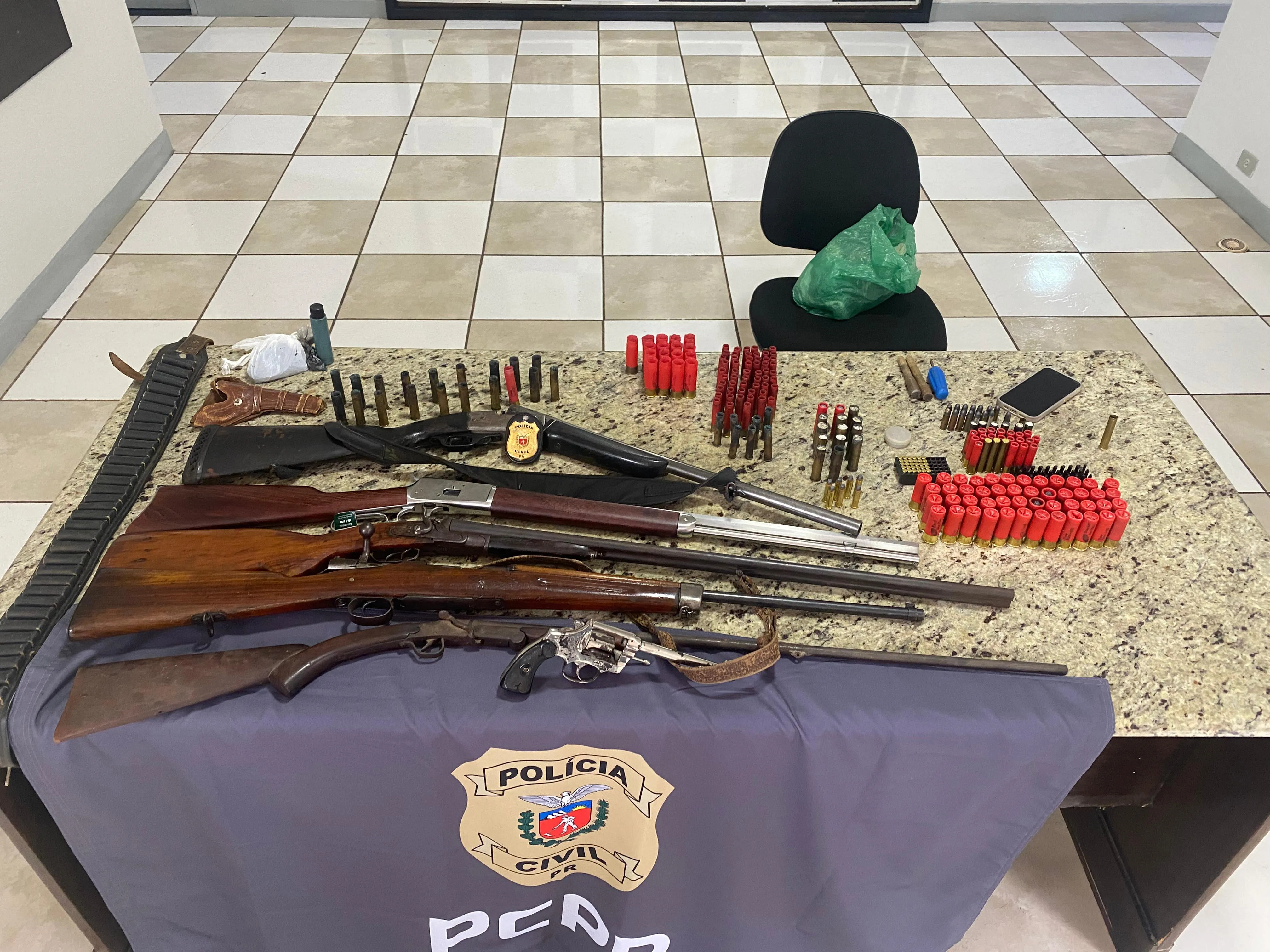 Armamento foi apreendido pela Polícia Civil