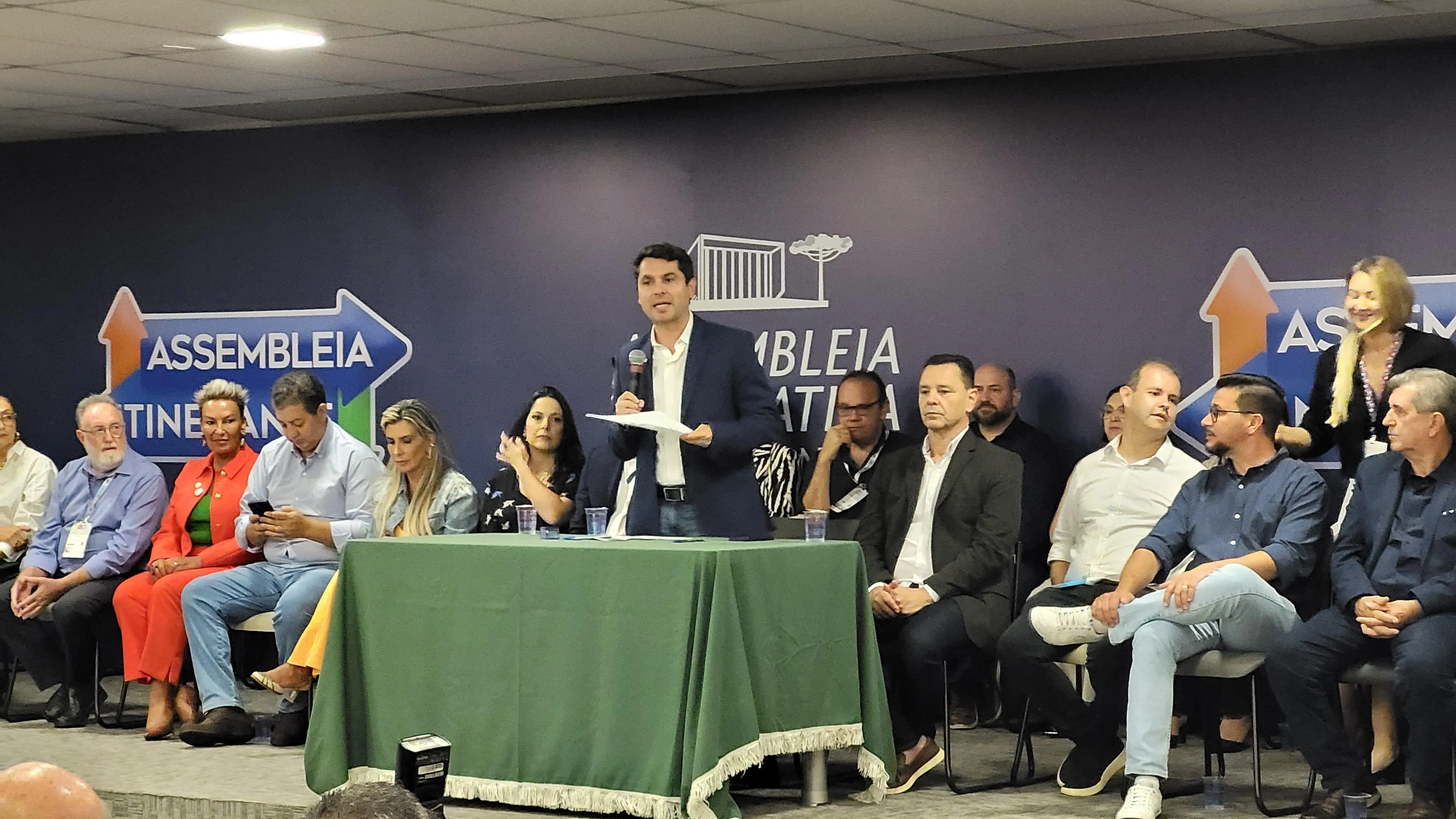 Curi discursa em sessão itinerante