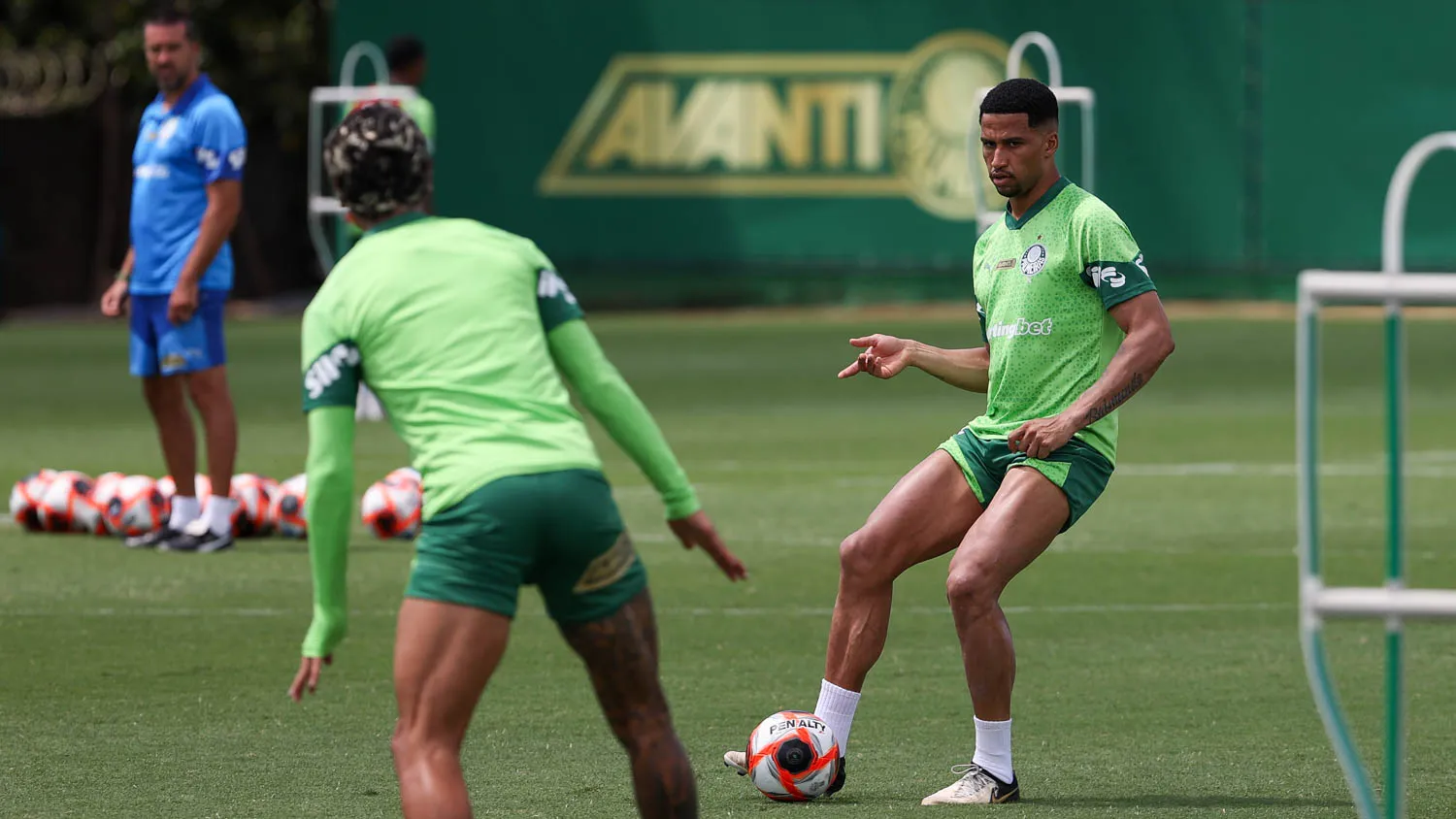 O jogador Murilo, da SE Palmeiras, durante treinamento, na Academia de Futebol. (Foto: Cesar Greco/Palmeiras/by Canon)