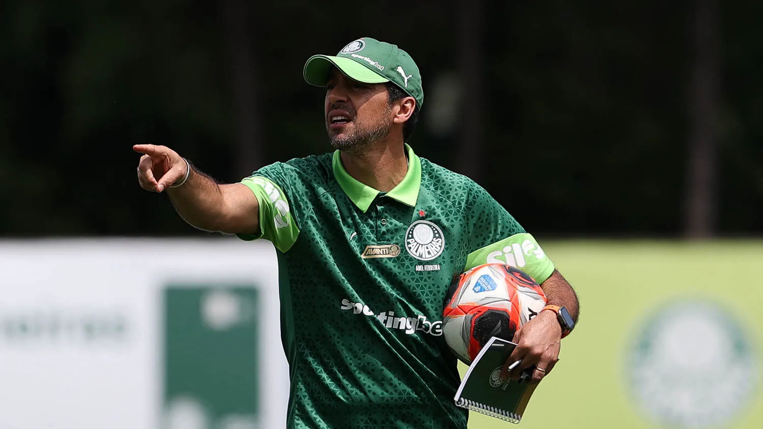 O técnico Abel Ferreira, da SE Palmeiras, durante treinamento, na Academia de Futebol. (Foto: Cesar Greco/Palmeiras/by Canon)