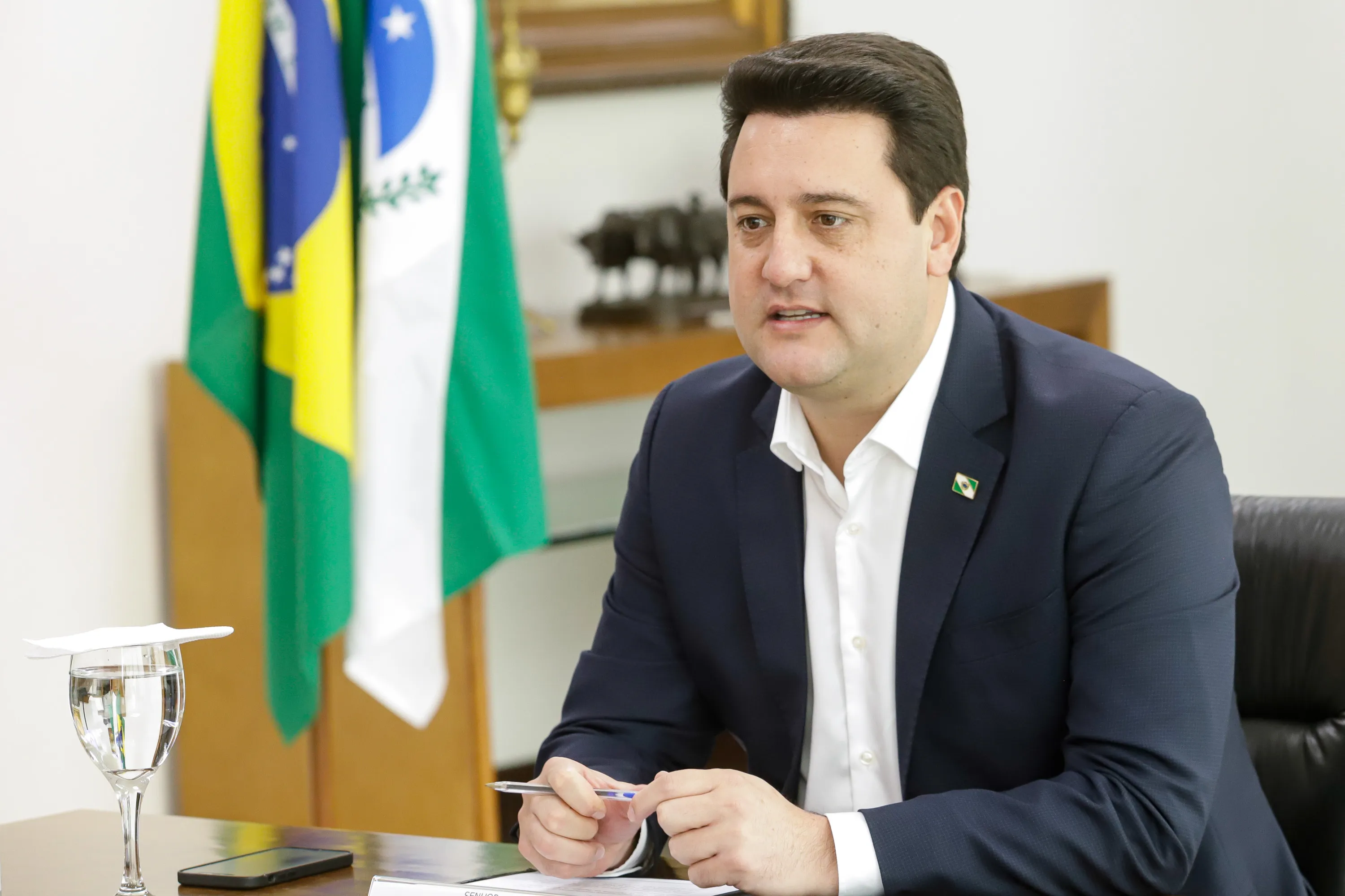 Curitiba, 01 de novembro de 2023 - O governador Carlos Massa Ratinho Jr. realiza videoconferência com governadores e senadores membros do Consórcio de Integração Sul e Sudeste (Cosud).