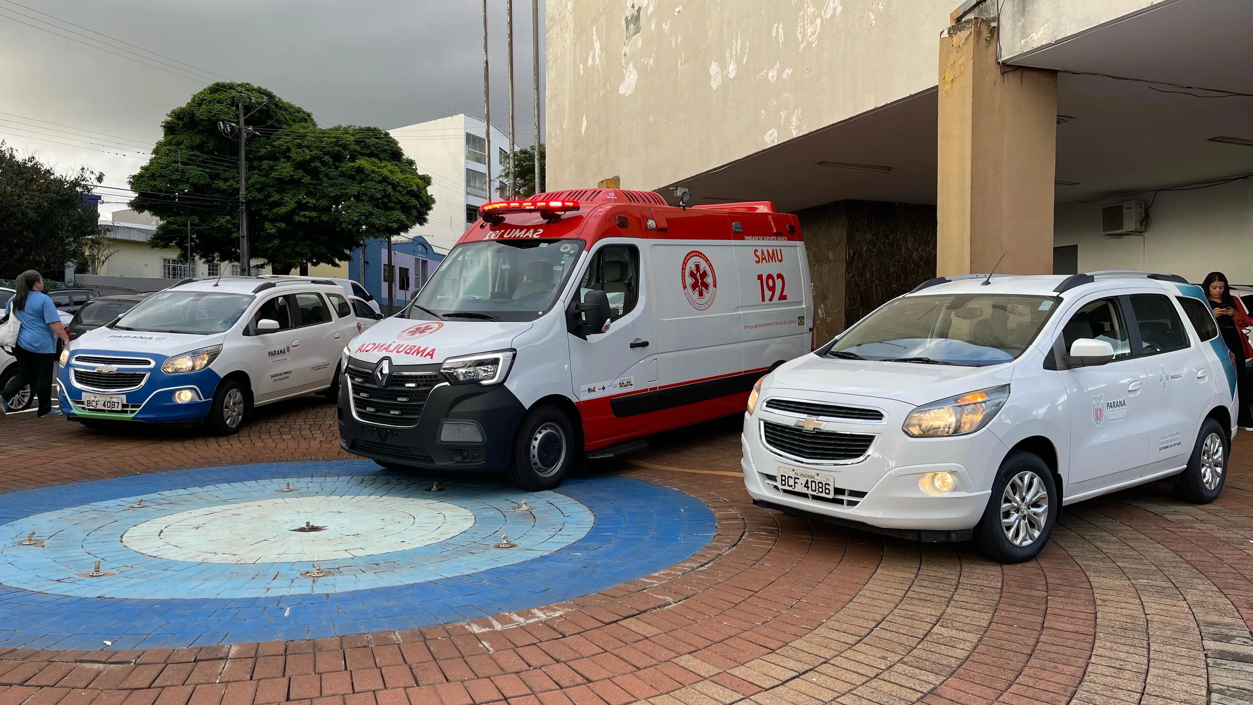 Ambulância do Samu e dois Spins para a AMS