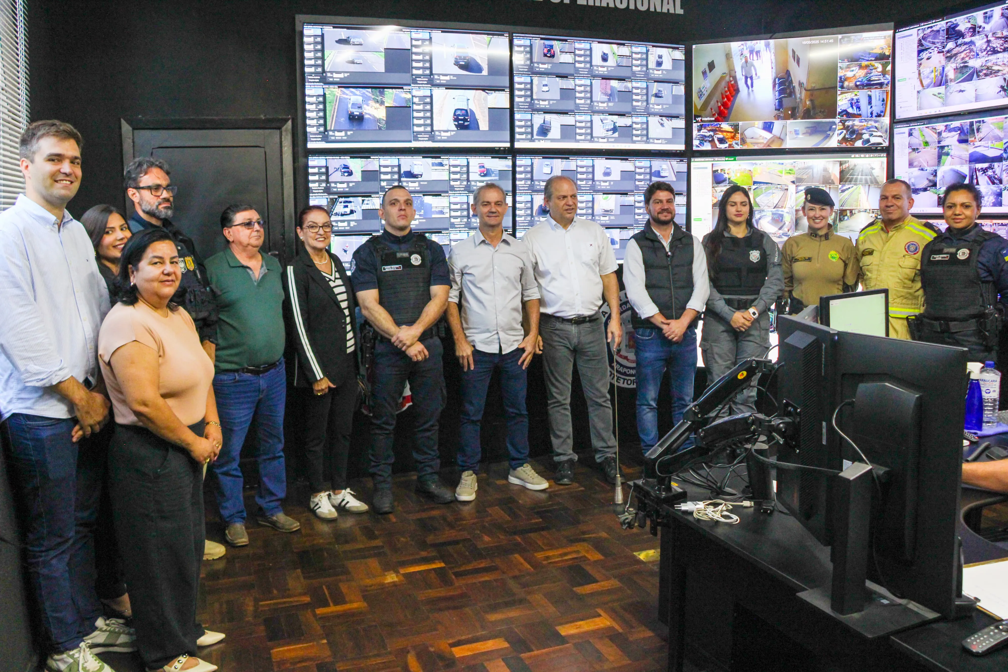 Autoridades durante lançamento do Projeto Muralha, que compreende várias câmeras inteligentes instaladas nas entradas e saídas da cidade