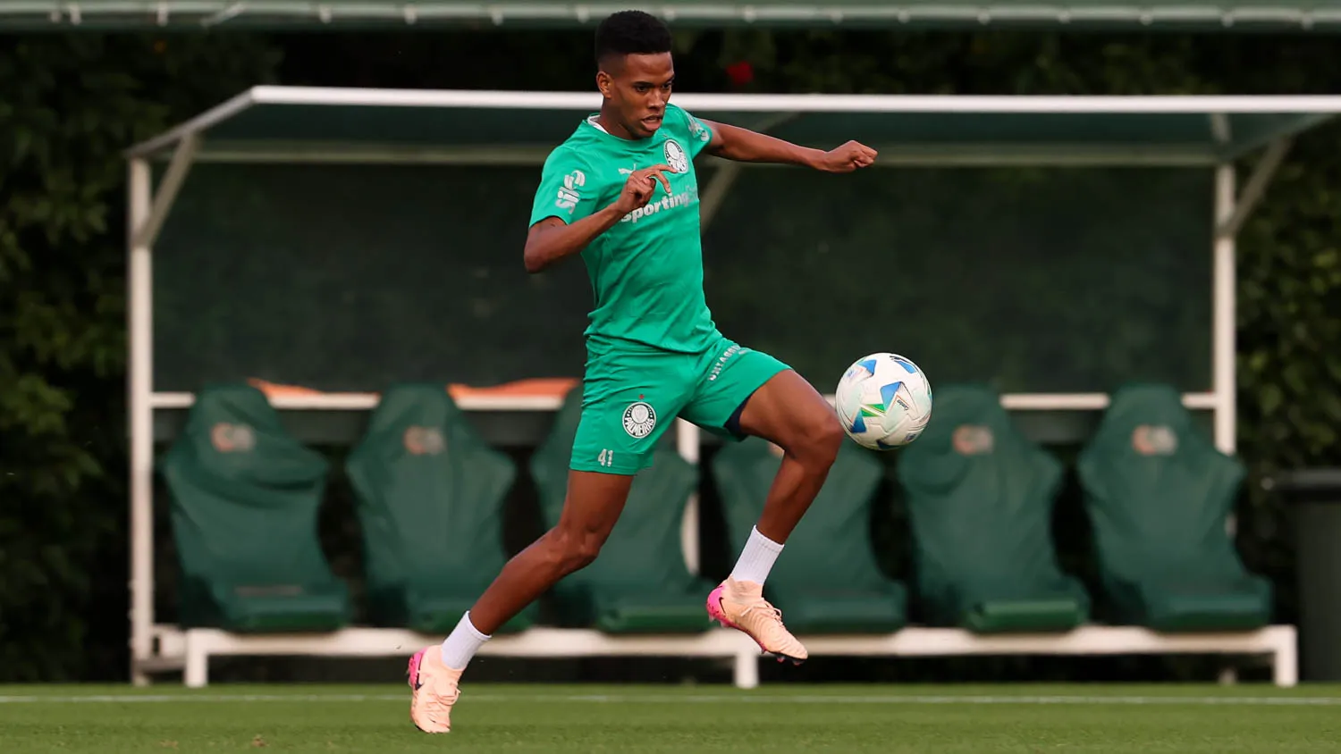 O jogador Estêvão, da SE Palmeiras, durante treinamento, na Academia de Futebol. (Foto: Cesar Greco/Palmeiras/by Canon)
