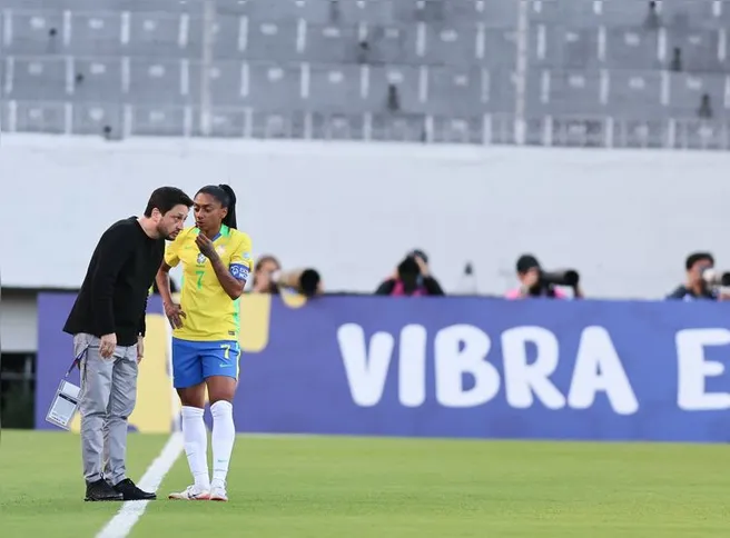 Imagem ilustrativa da imagem Arthur Elias cobra Conmebol por estrutura da Copa América Feminina