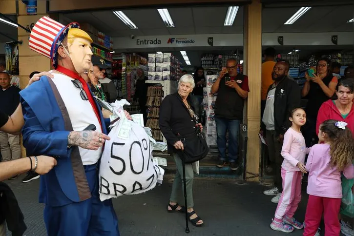 Imagem ilustrativa da imagem Ato de trabalhadores na 25 de Março repudia interferência de Trump