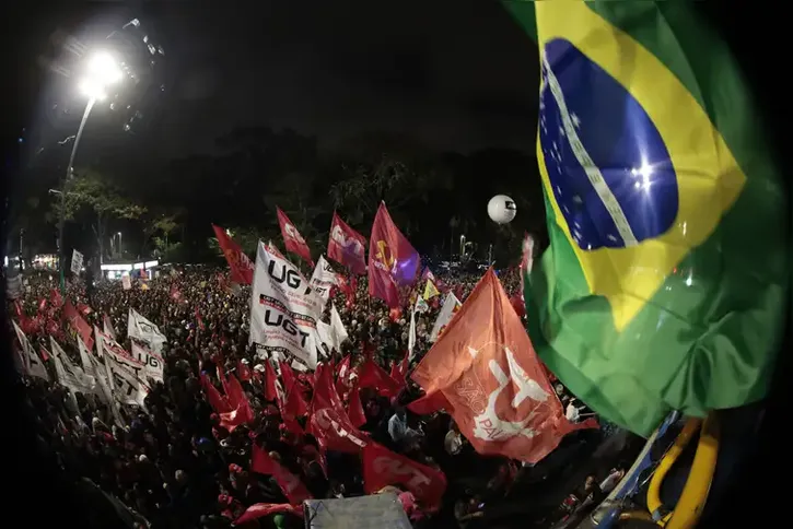 Imagem ilustrativa da imagem Ato na Avenida Paulista pede taxação de super-ricos e condena tarifaço