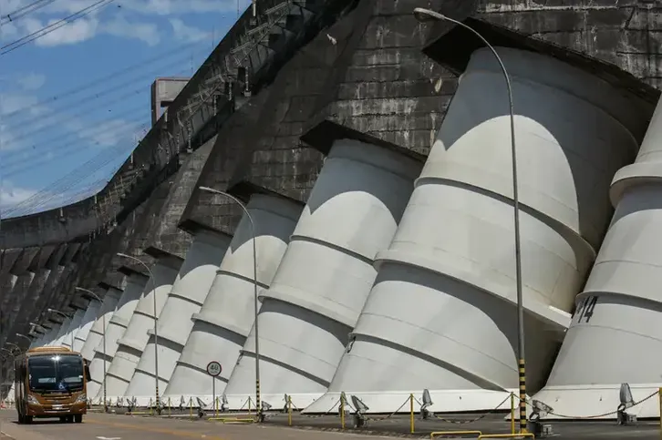 Imagem ilustrativa da imagem Consumo de IA no Paraguai faz Itaipu estudar construção de 2 turbinas