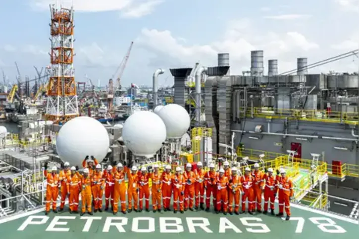 Imagem ilustrativa da imagem Plataforma da Petrobras que reforçará o pré-sal deixa Singapura