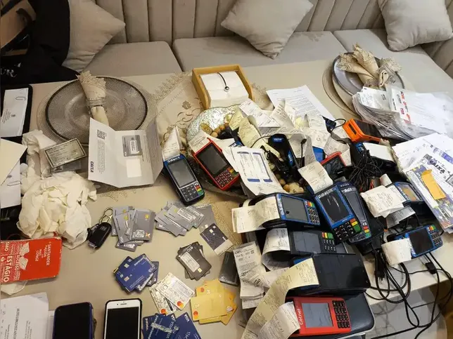 Imagem ilustrativa da imagem PF prende 14 pessoas de quadrilha que criou 330 empresas de fachada
