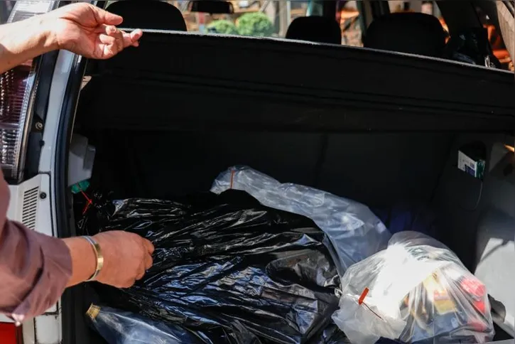 Imagem ilustrativa da imagem Força-tarefa apreende 117 garrafas de bebida sem procedência em SP