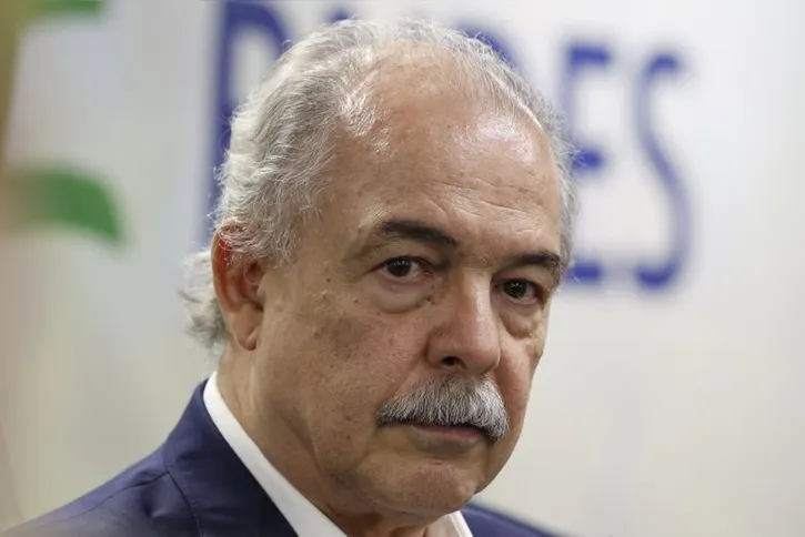 Imagem ilustrativa da imagem Embraer vai receber R$ 1 bi do BNDES para dinamizar exportações