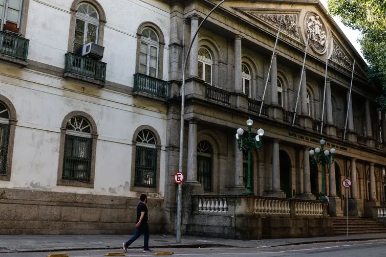 Imagem descritiva da notícia Fundações sem fins lucrativos pagam salários maiores que empresas