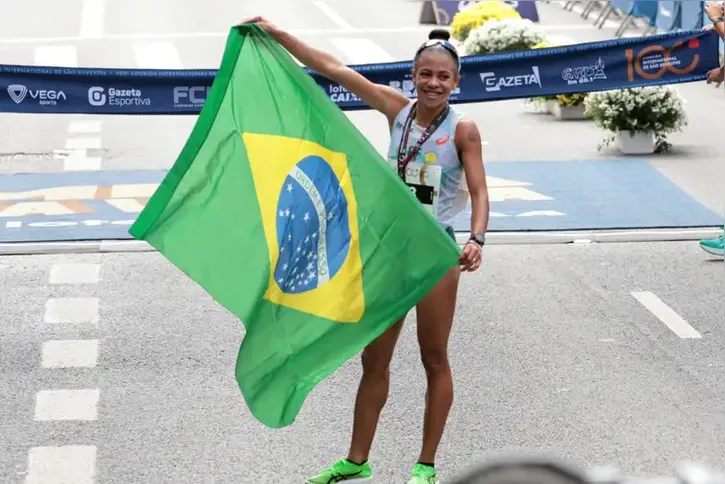 Imagem ilustrativa da imagem Atleta da Tanzânia vence São Silvestre e Nubia de Oliveira chega em 3º