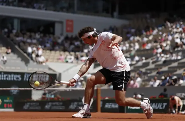 Imagem ilustrativa da imagem Bia Haddad cai na estreia e dupla de Stefani avança no WTA de Adelaide