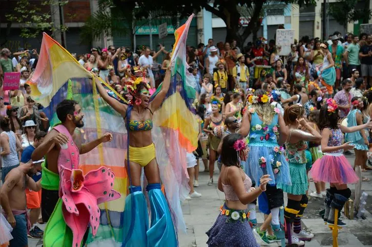 Imagem ilustrativa da imagem Carnaval de rua no Rio tem número recorde de blocos inscritos