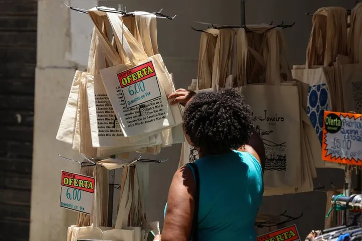 Imagem ilustrativa da imagem Comércio popular do Rio tem movimentação intensa às vésperas do Natal