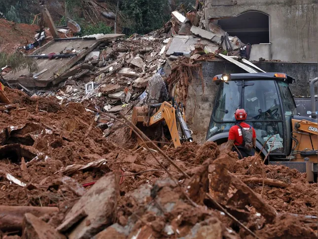 Imagem ilustrativa da imagem Soterrado, homem sobrevive com ajuda de amigo em Juiz de Fora