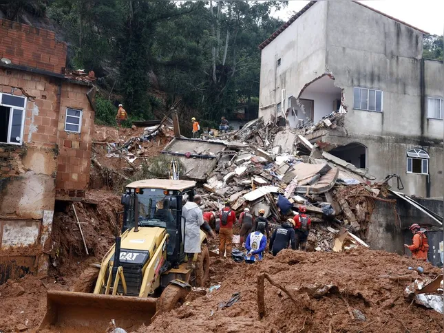 Imagem ilustrativa da imagem Soterrado, homem sobrevive com ajuda de amigo em Juiz de Fora