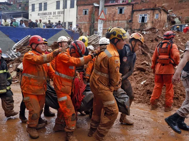 Imagem ilustrativa da imagem Soterrado, homem sobrevive com ajuda de amigo em Juiz de Fora