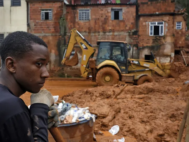 Imagem ilustrativa da imagem Soterrado, homem sobrevive com ajuda de amigo em Juiz de Fora